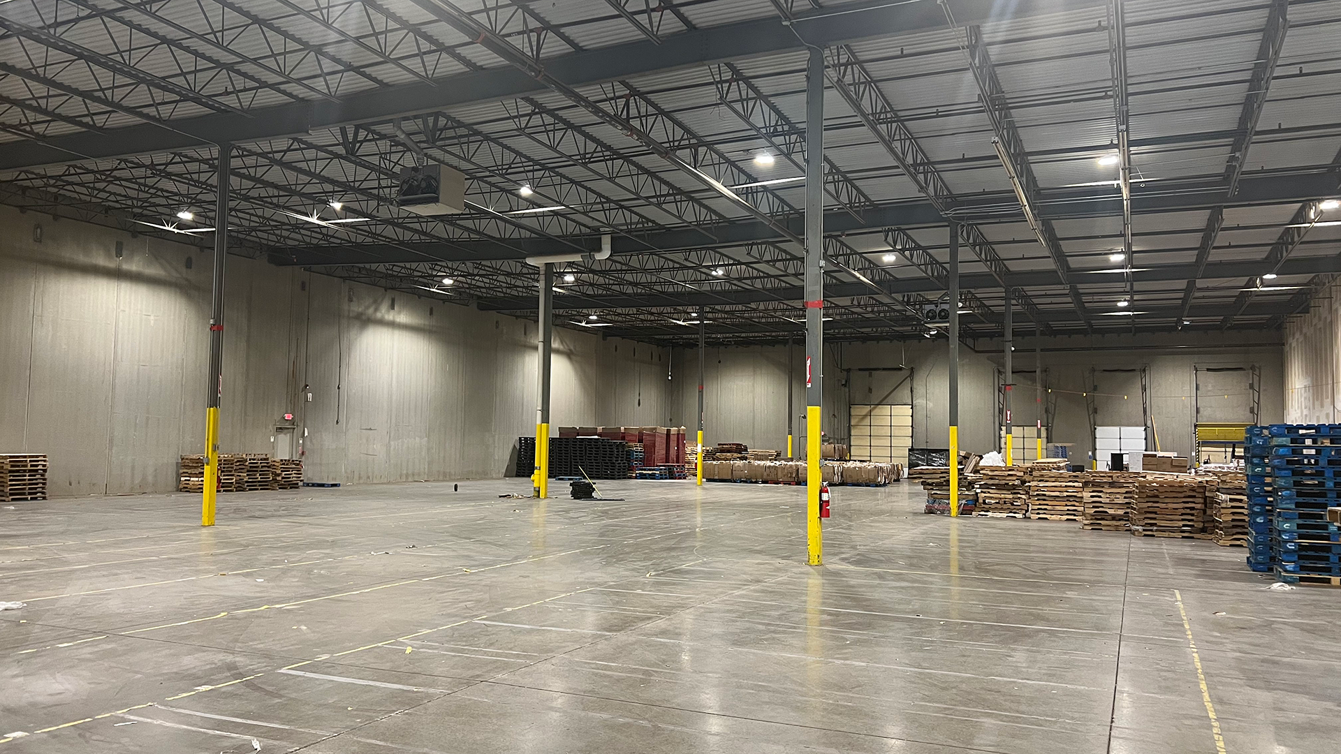 10350 Argonne Dr - Interior industrial warehouse space