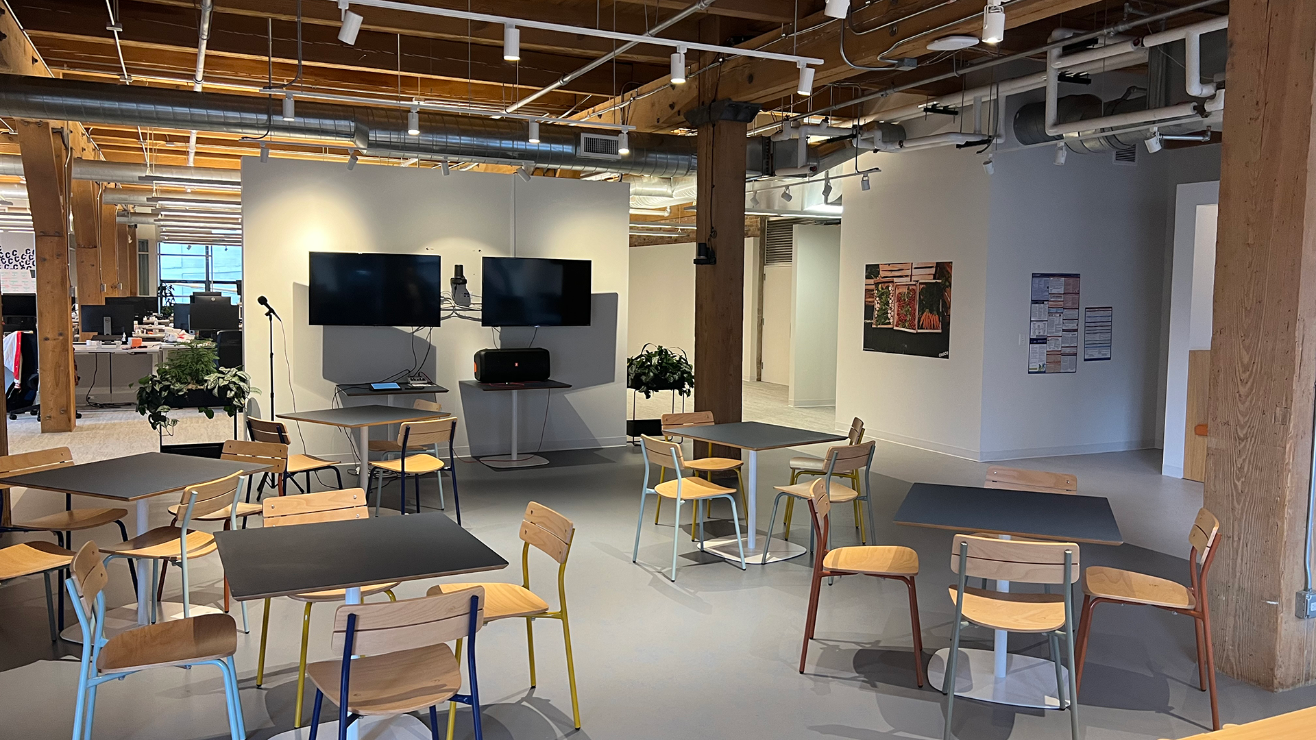 314 W Superior -Common area with tables 