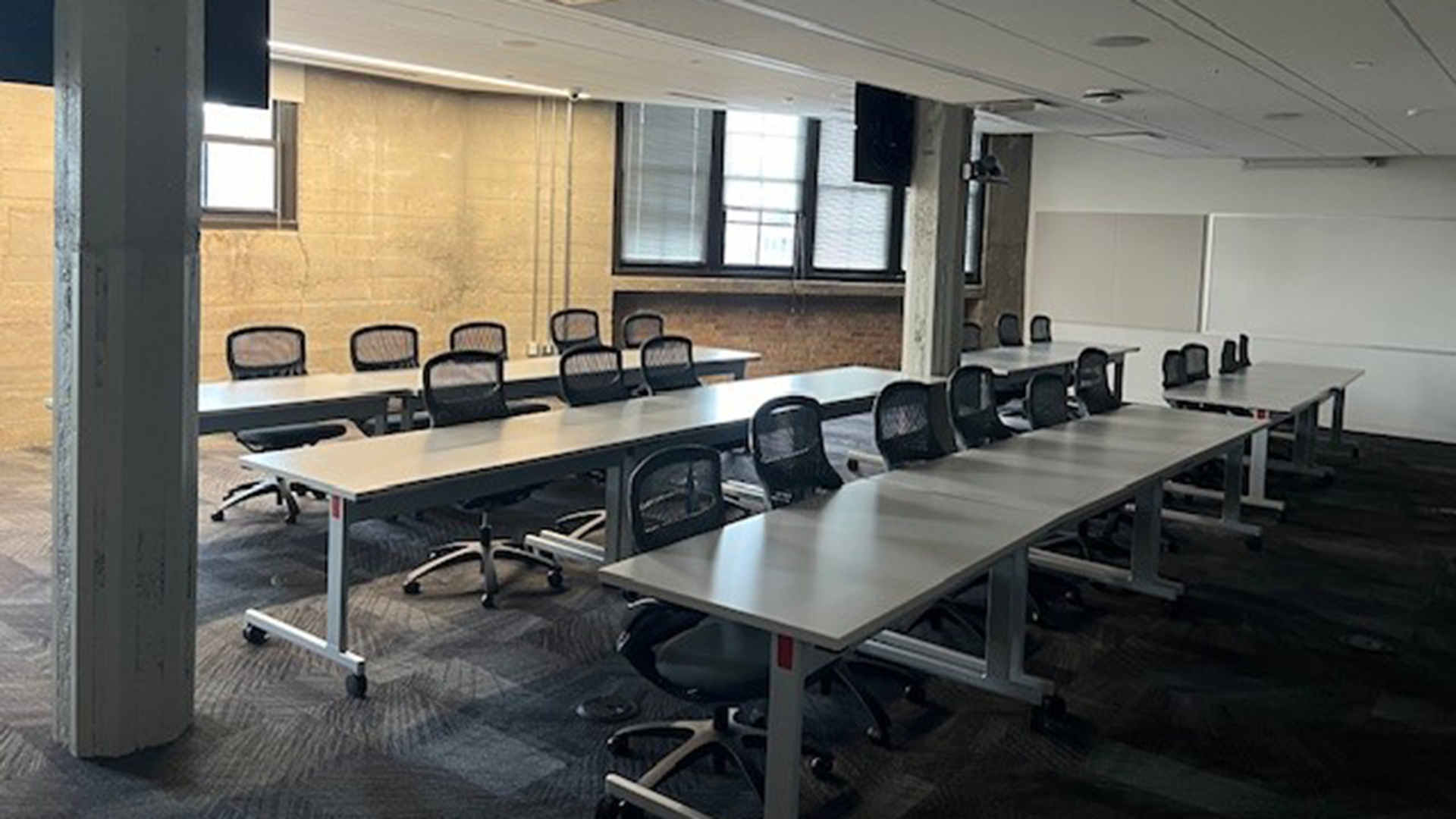 600 W Chicago - Interior conference room