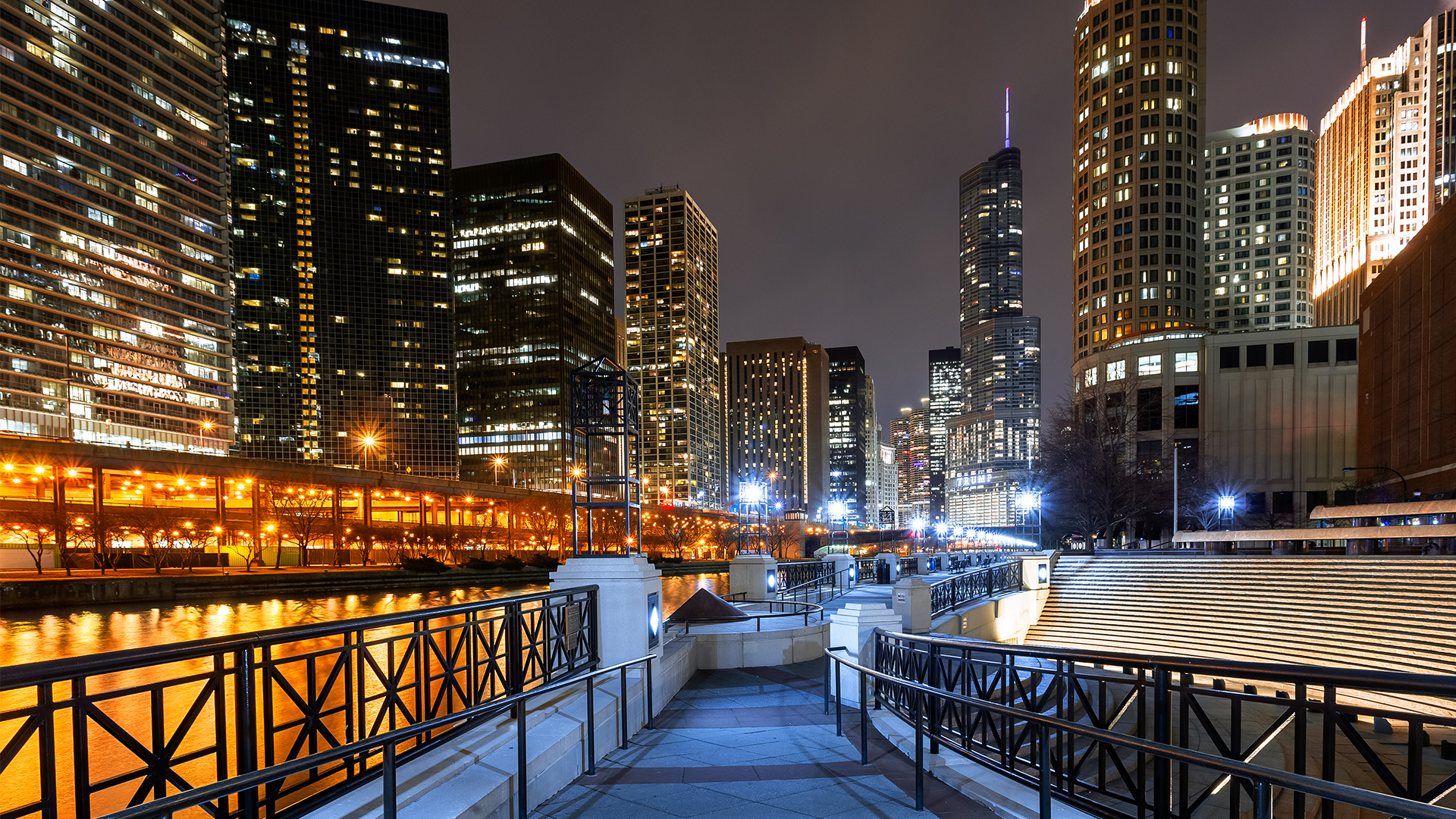 Downtown Chicago, buildings, walkway