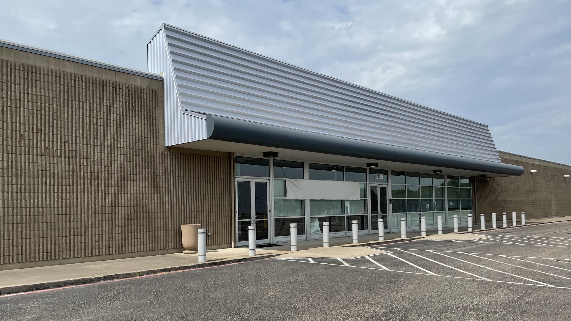 1205 N Loop 340 Building Entrance